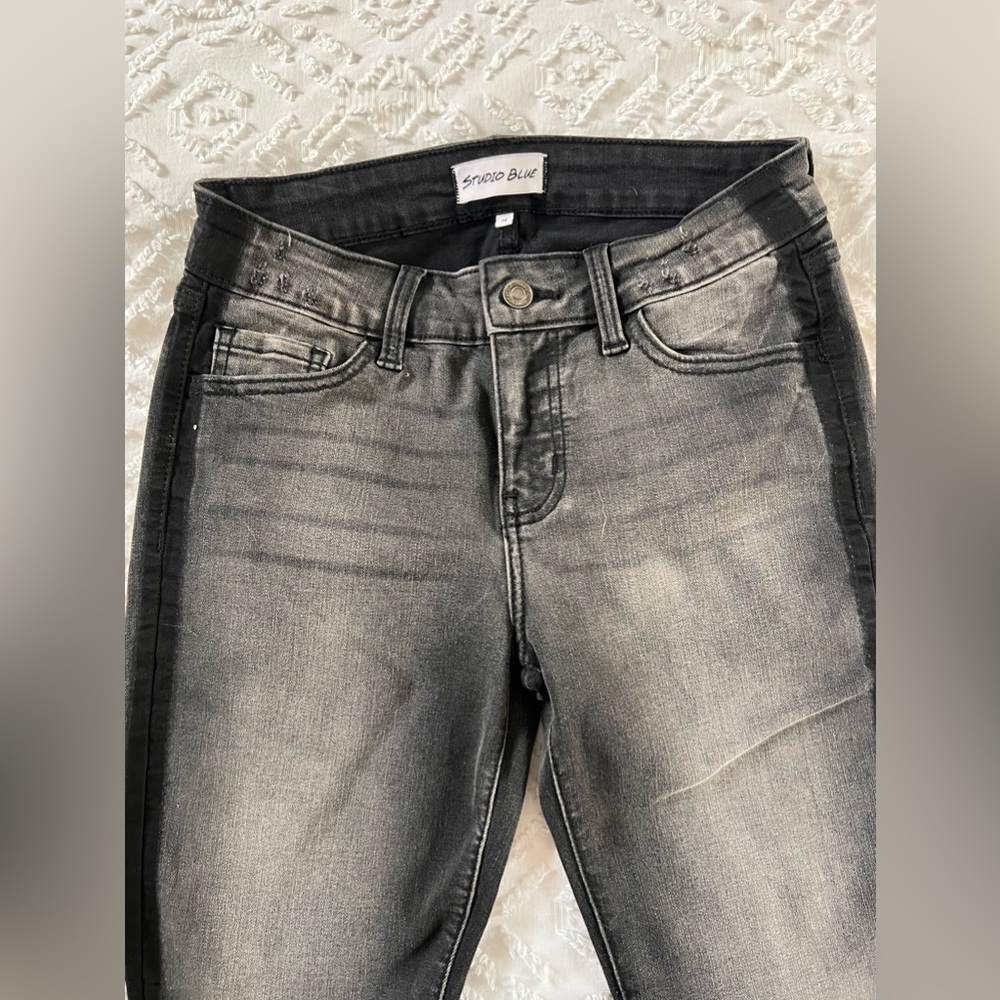 New without tags studio blue black tuxedo, stripe women’s jeans size 26.